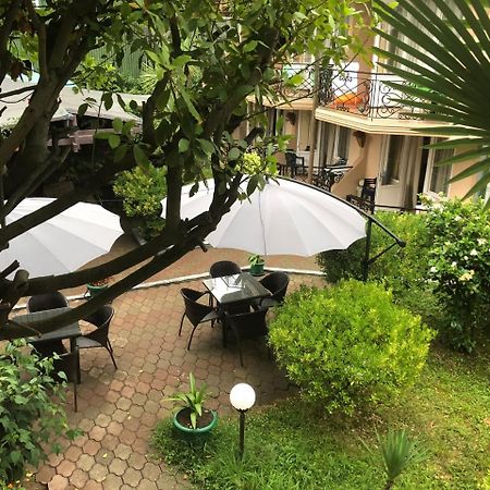 Hotel Simpatia Кобулети Екстериор снимка