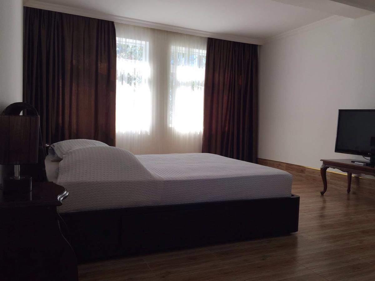 Hotel Simpatia Кобулети Екстериор снимка