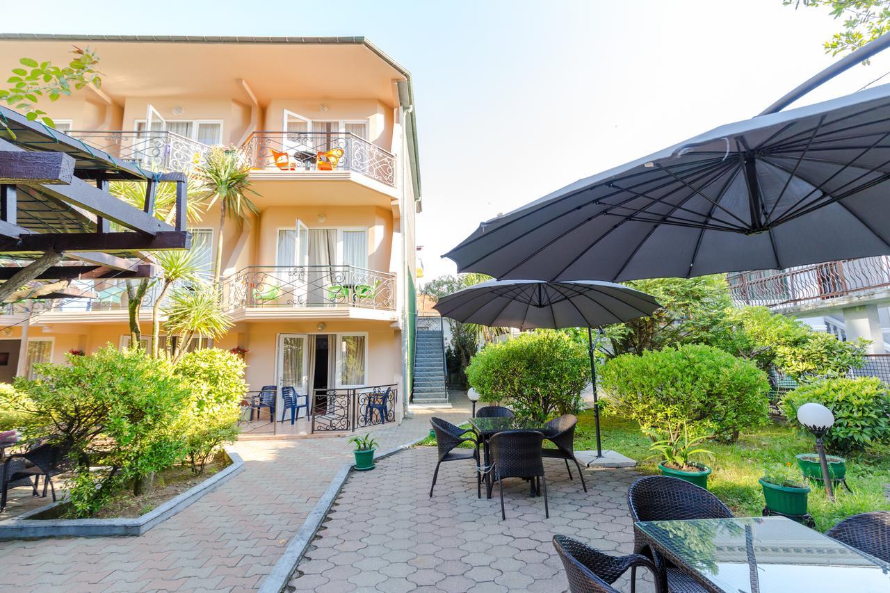 Hotel Simpatia Кобулети Екстериор снимка