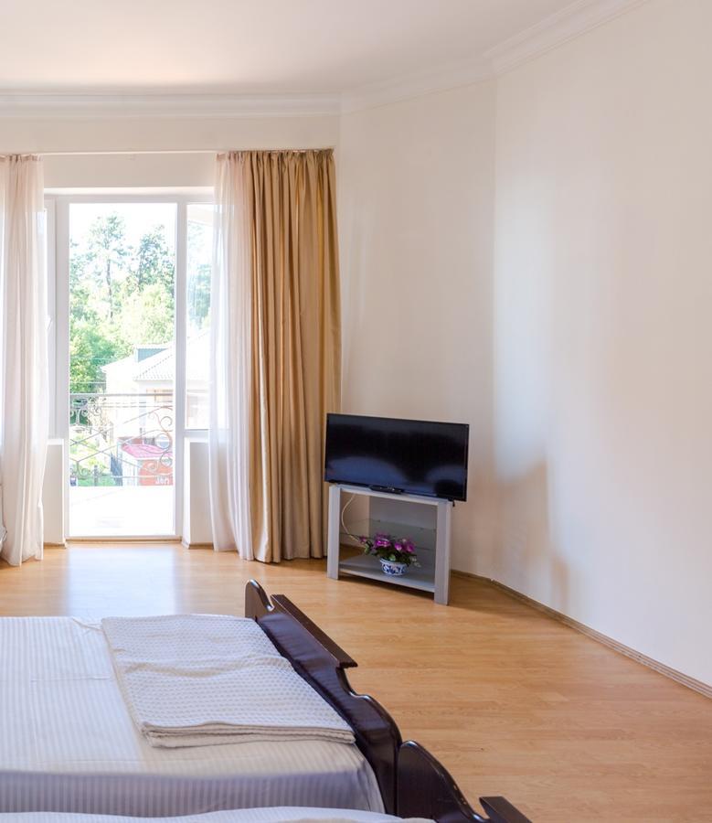 Hotel Simpatia Кобулети Екстериор снимка