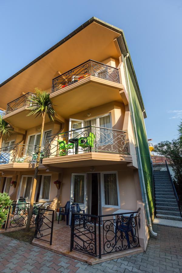 Hotel Simpatia Кобулети Екстериор снимка